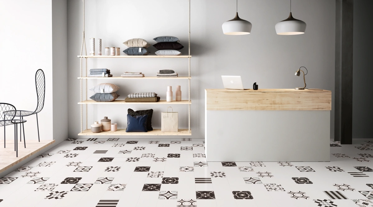 Gres Santagostino PATCHWORK efekt wzór - aranzacja w korytarzu z naturalnym swiatlem