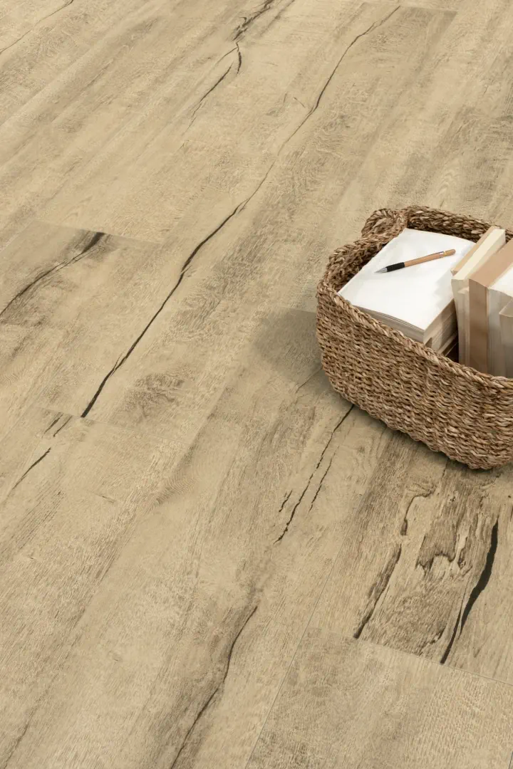 Gres Santagostino TIMEWOOD efekt drewno - aranzacja w korytarzu z naturalnym swiatlem