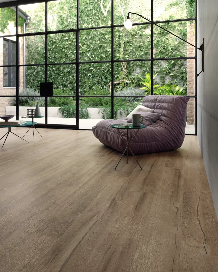 Gres Santagostino TIMEWOOD efekt drewno - aranzacja w przy kominku