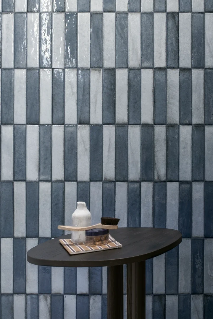 Gres Santagostino TETRIS efekt terrazzo, cegła - aranzacja w przy kominku