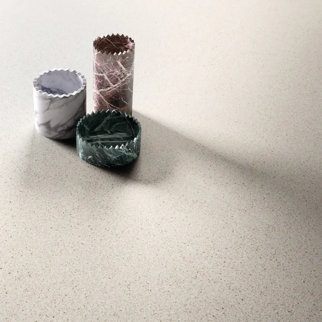 Gres Santagostino NEWDECO efekt terrazzo - aranzacja w eleganckiej lazience