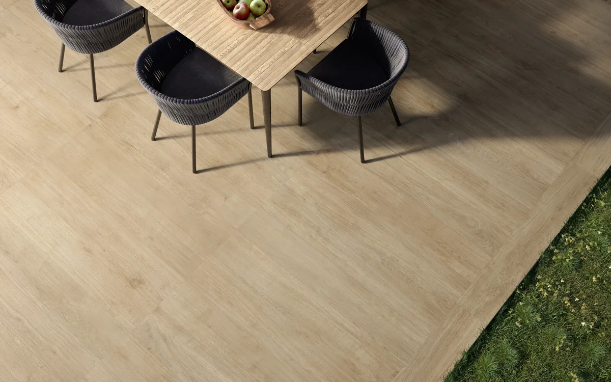 Gres Santagostino PRIMEWOOD efekt drewno - aranzacja w minimalistycznym wnetrzu