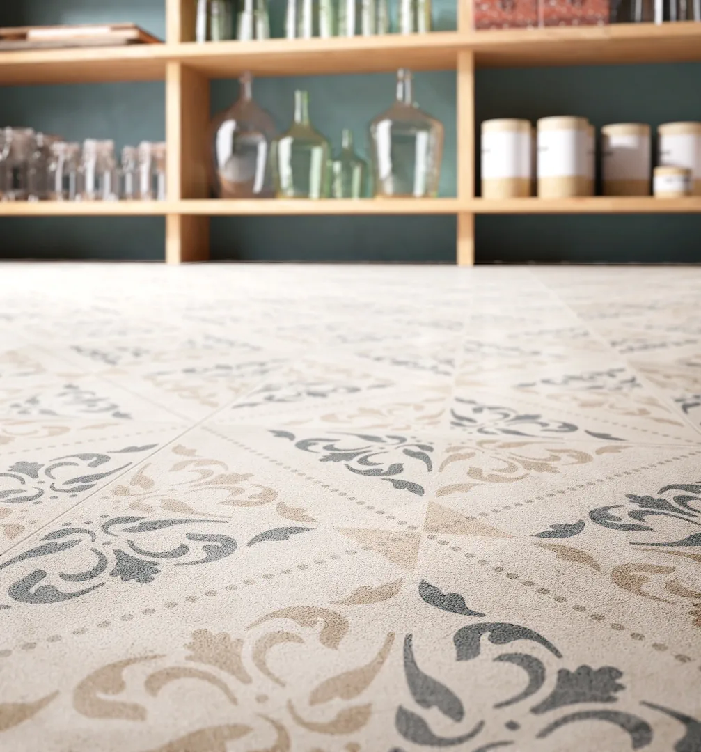 Gres Santagostino PATCHWORK efekt wzór - aranzacja w korytarzu z naturalnym swiatlem