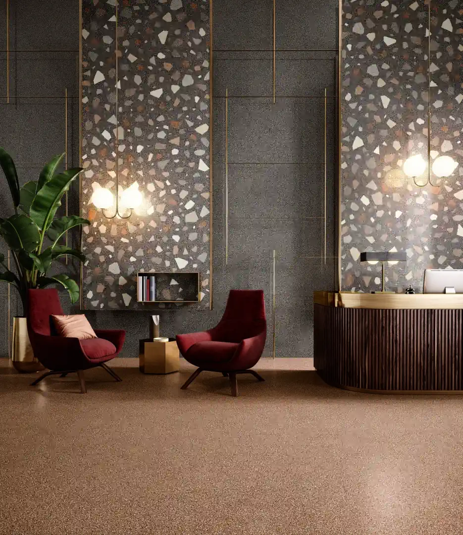 Gres Santagostino NEWDECO efekt terrazzo - aranzacja w korytarzu z naturalnym swiatlem