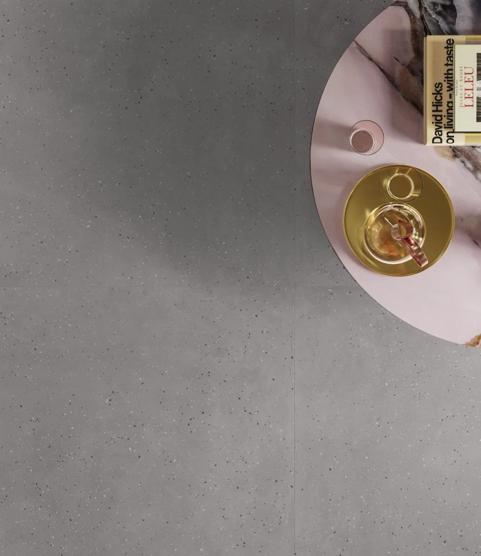Gres Santagostino DECONCRETE efekt terrazzo, beton - aranzacja w przestronnym holu
