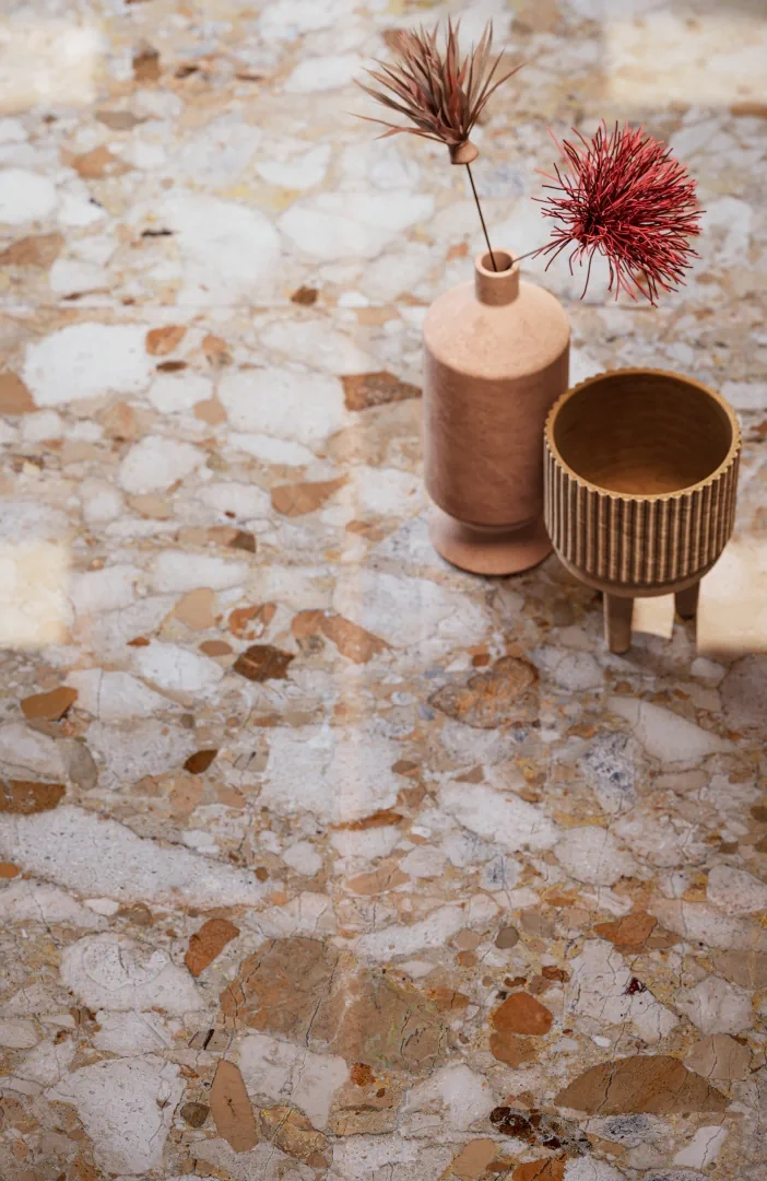 Gres Santagostino VENISTONE efekt terrazzo - aranzacja w eleganckiej lazience