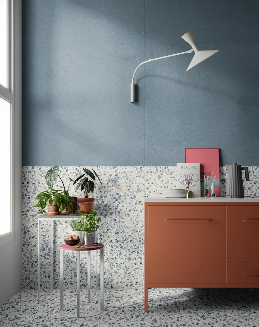 Gres Santagostino IRO efekt terrazzo, beton - aranzacja w elewacji domu