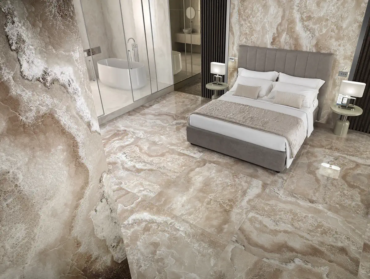 Gres Tagina ONYX DIAMOND efekt marmur - aranzacja w przestronnym holu