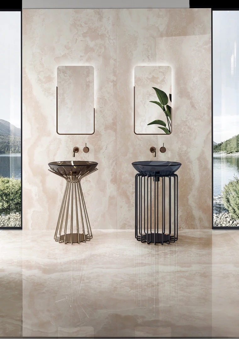 Gres Tagina ONYX DIAMOND efekt marmur - aranzacja w korytarzu z naturalnym swiatlem