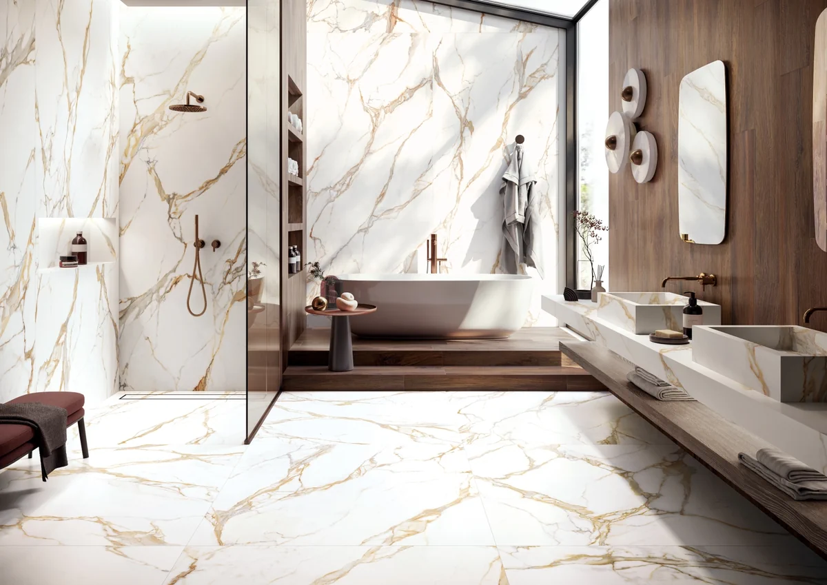 Gres Tagina CALACATTA GOLD efekt marmur - aranzacja w przy kominku