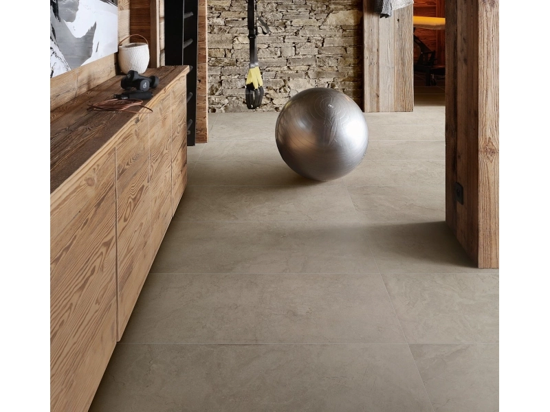Gres Marazzi Alba efekt drewno i kamień w minimalistycznym salonie