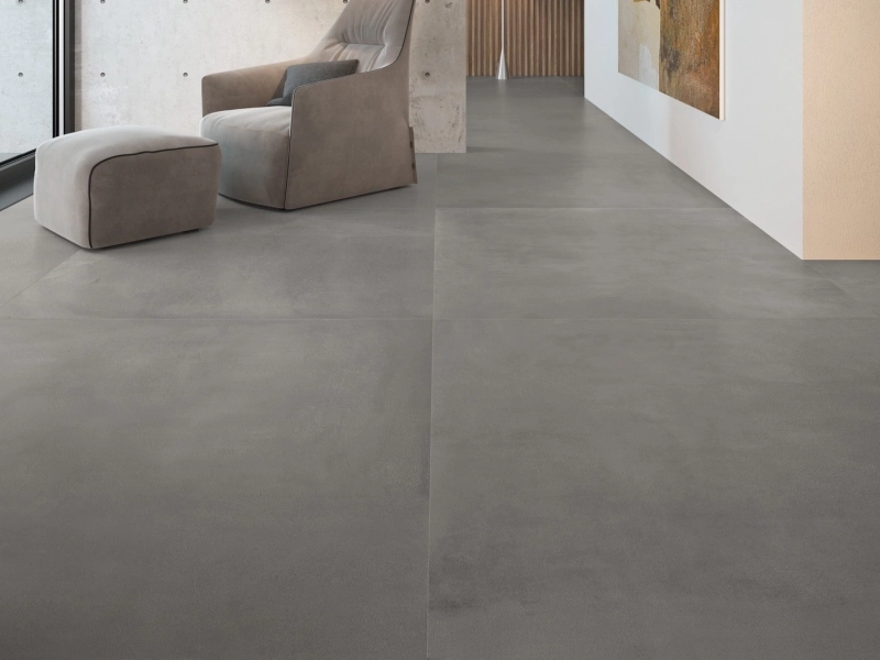 Marazzi Grande Concrete Look gres o efekcie betonu na podłodze w nowoczesnym domu