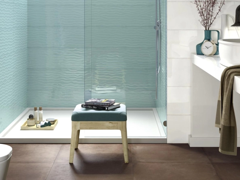 Gres porcelanowy Ragno Frame efekt kolor w nowoczesnej aranżacji salonu