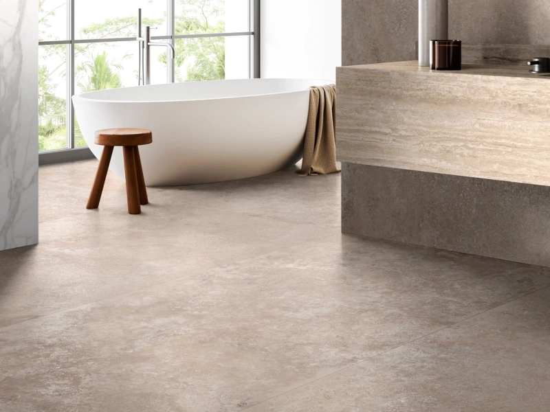 Płytki gresowe Ragno Realstone Travertino efekt kamień w nowoczesnej łazience
