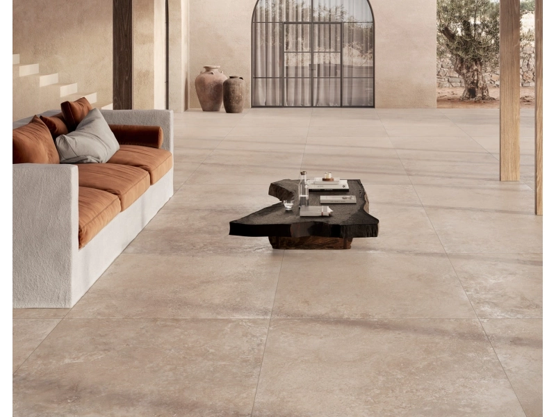 Ragno Realstone Travertino efekt kamień – aranżacja salonu w stylu loft