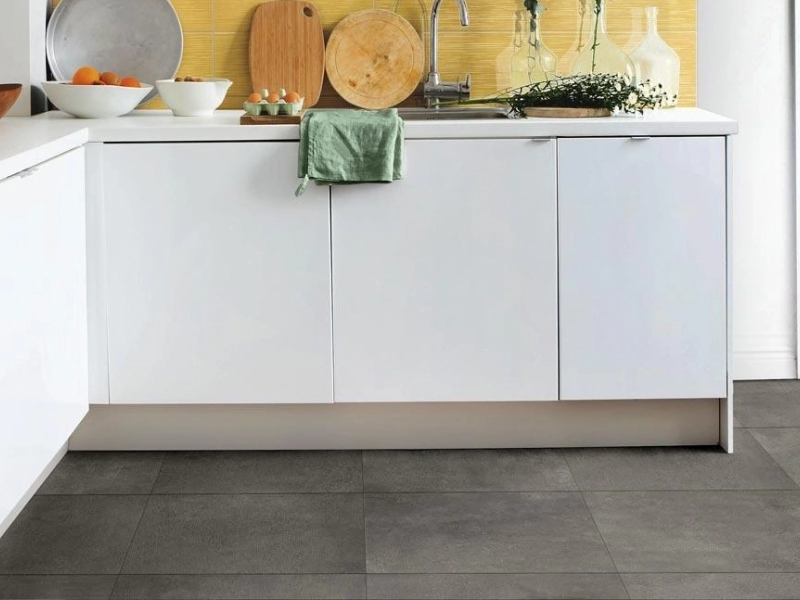 Gres porcelanowy Ragno Candy efekt kolor w nowoczesnej aranżacji salonu