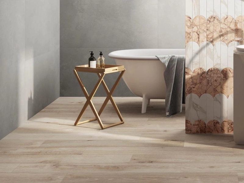 Gres porcelanowy Ragno Stratford efekt kamień, Beton w luksusowym salonie