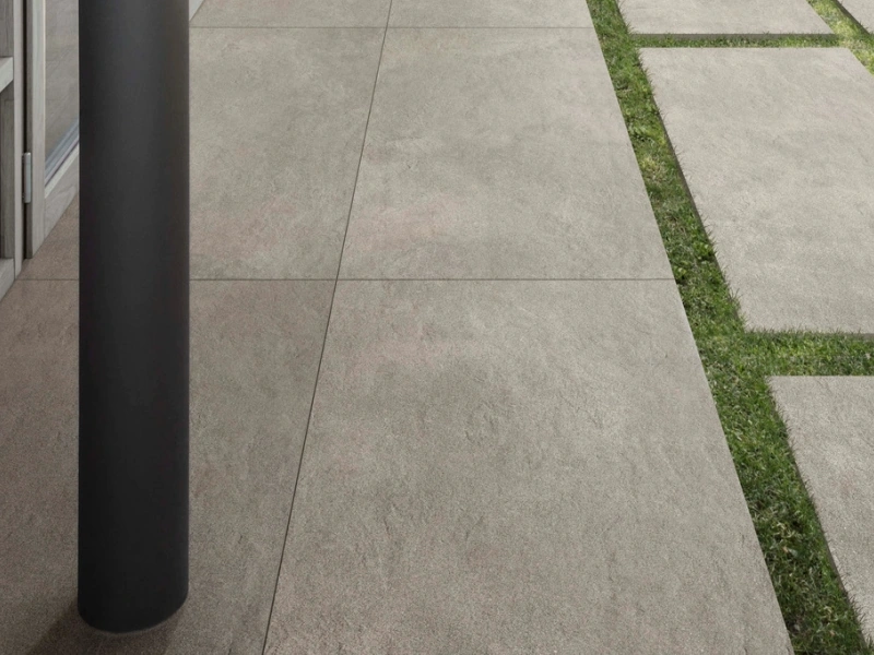 Ragno Stratford – gres imitujący kamień, Beton w salonie w stylu skandynawskim