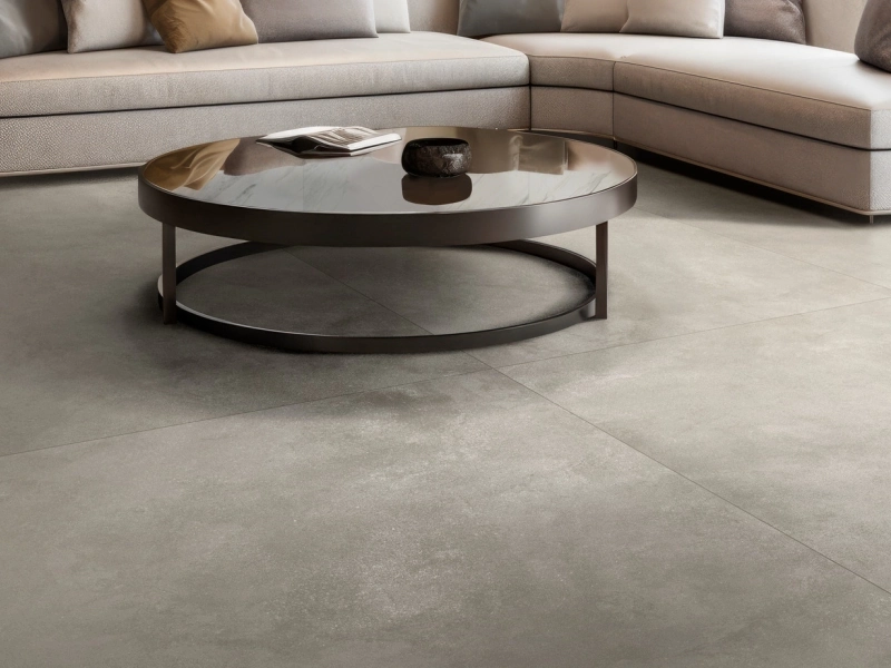 Gres Ragno Stratford efekt kamień, Beton w minimalistycznym salonie – aranżacja 46