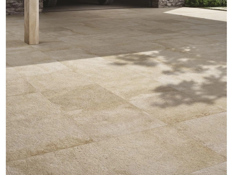 Płytki Ragno Stoneway Porfido imitujące kamień w eleganckim holu