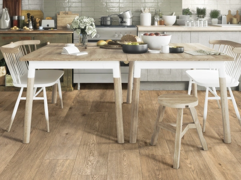 Ragno Inedito efekt drewno – aranżacja salonu w stylu loft