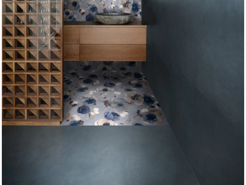 Płytki Ragno Decora imitujące kamień w eleganckim holu