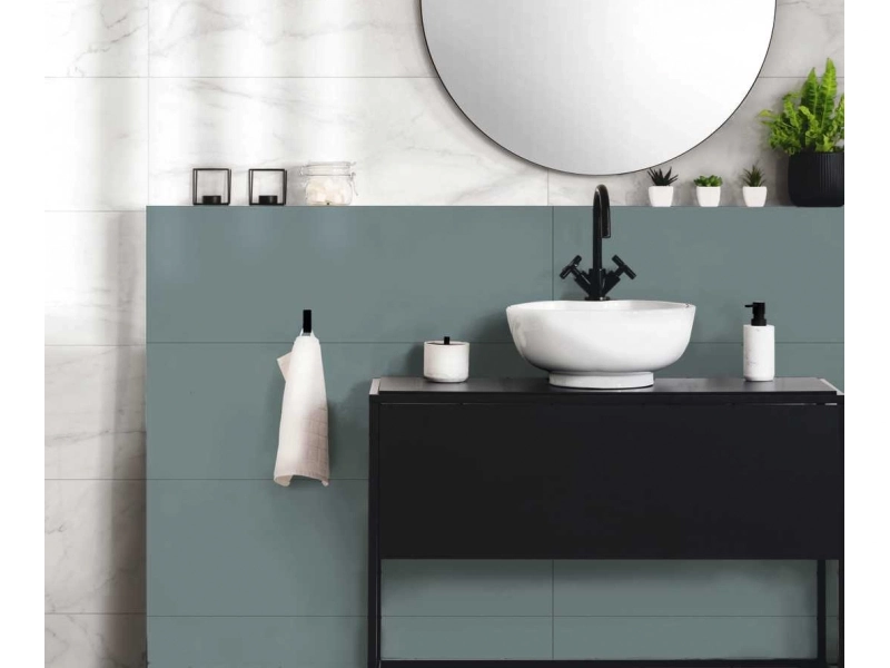 Gres Ragno Incanto efekt marmur w eleganckim salonie z dużymi przeszkleniami – aranżacja 32