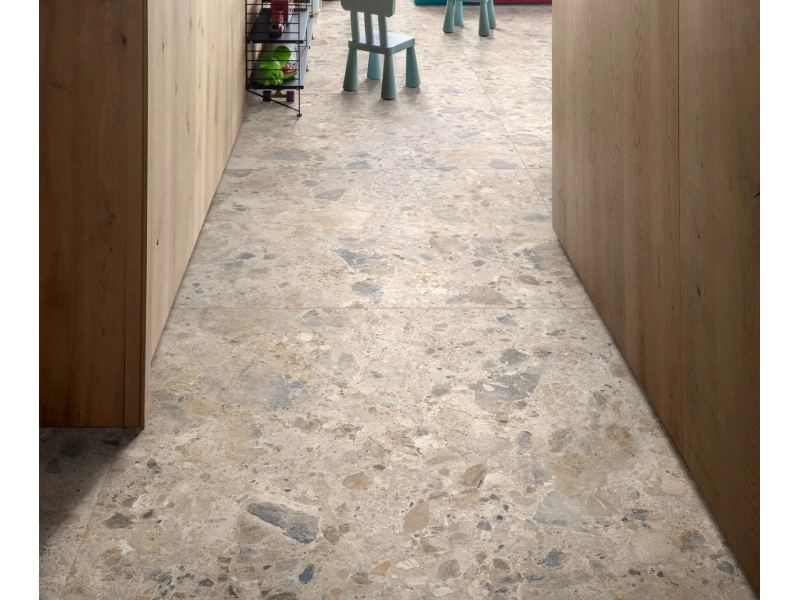 Ragno Eterna – gres imitujący terrazzo, Kamień, Beton, Marmur w jasnym, przestronnym salonie – aranżacja 33