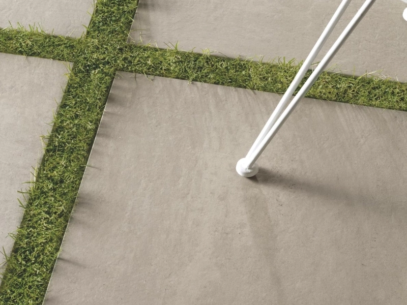 Gres porcelanowy Ragno Concept efekt kamień w luksusowym salonie
