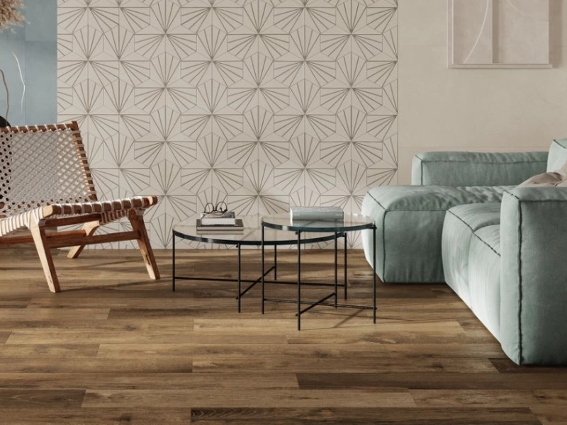 Ragno Stratford gres o efekcie kamień, Beton w eleganckim wnętrzu z kominkiem