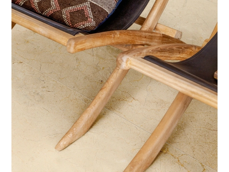 Płytki gresowe Marazzi Allmarble efekt marmur w salonie utrzymanym w jasnych tonach